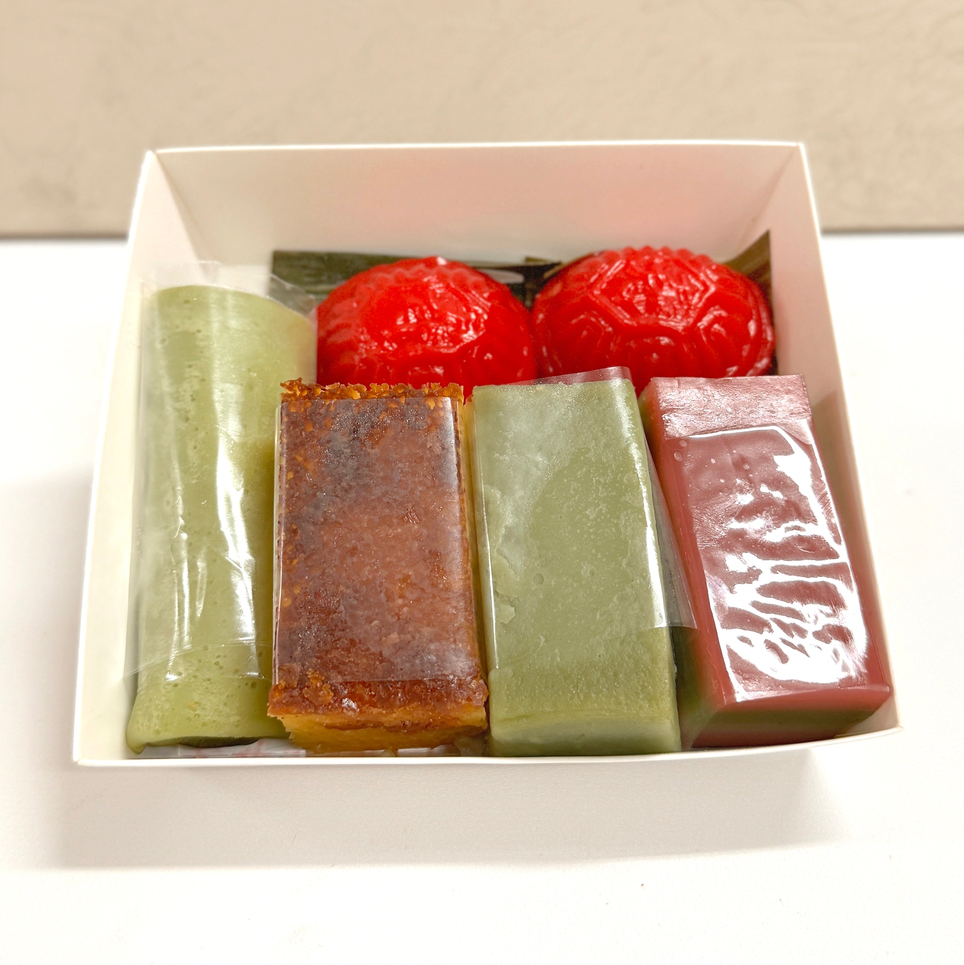 6 Pieces Kueh Gift Box with ribbon