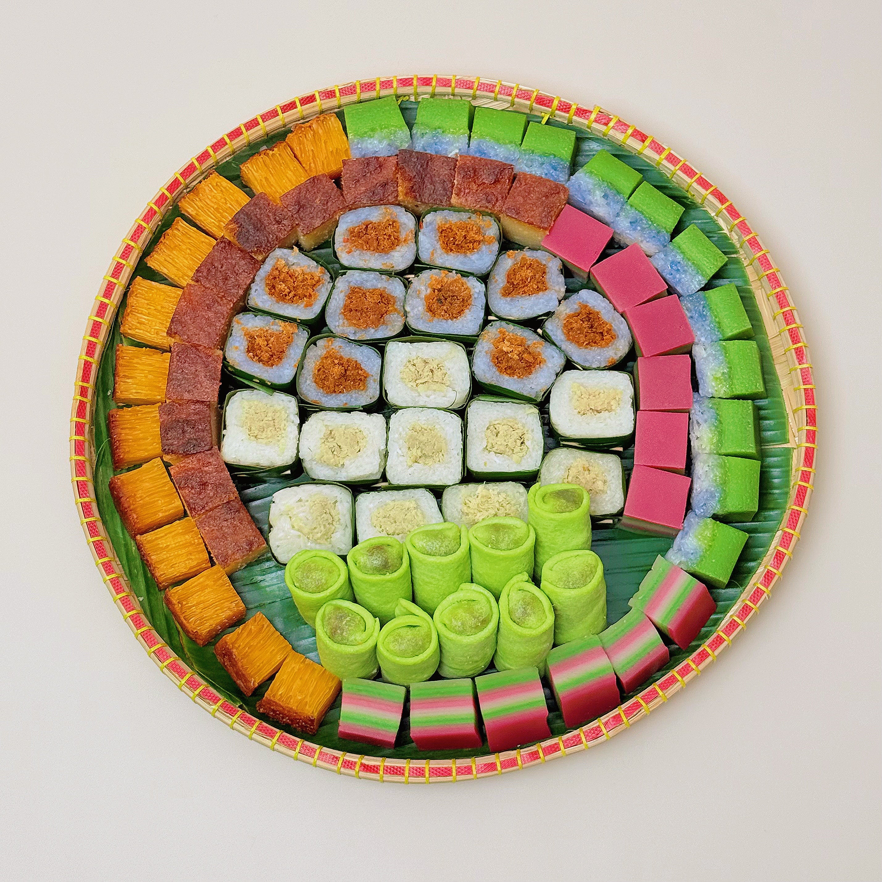 **Bite-size Kueh Bamboo Platter (78 pcs)