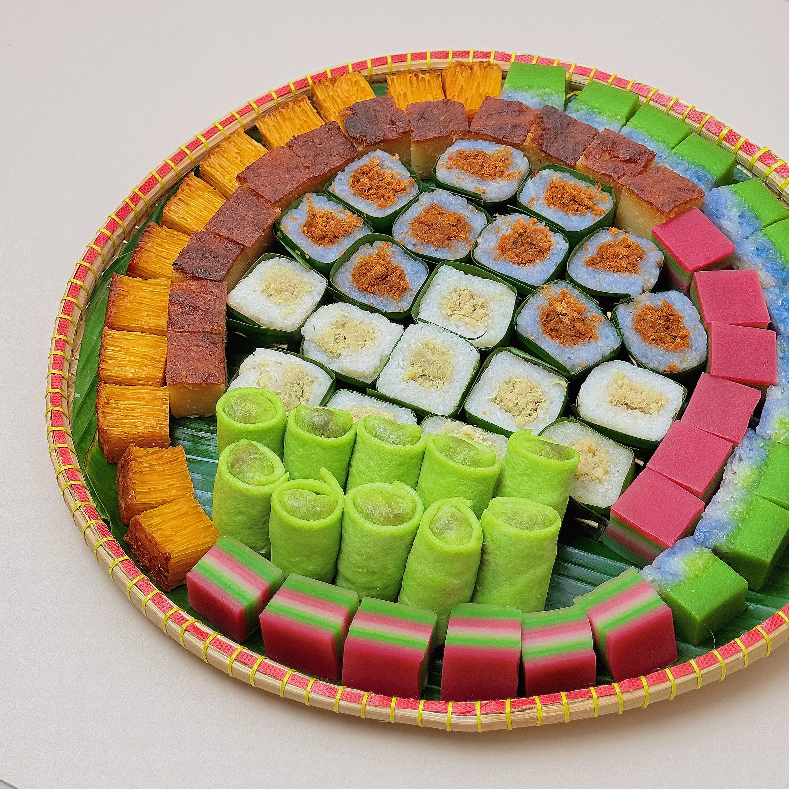 **Bite-size Kueh Bamboo Platter (78 pcs)