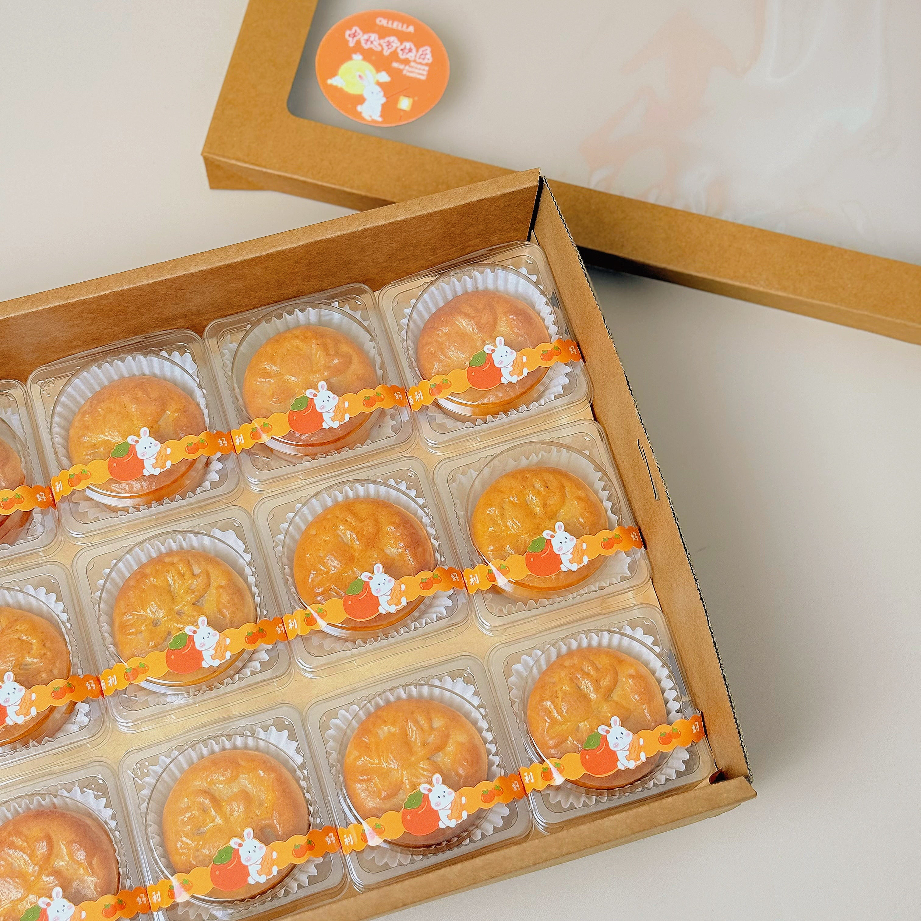 Golden Classic Lotus Mooncake (15 pcs)