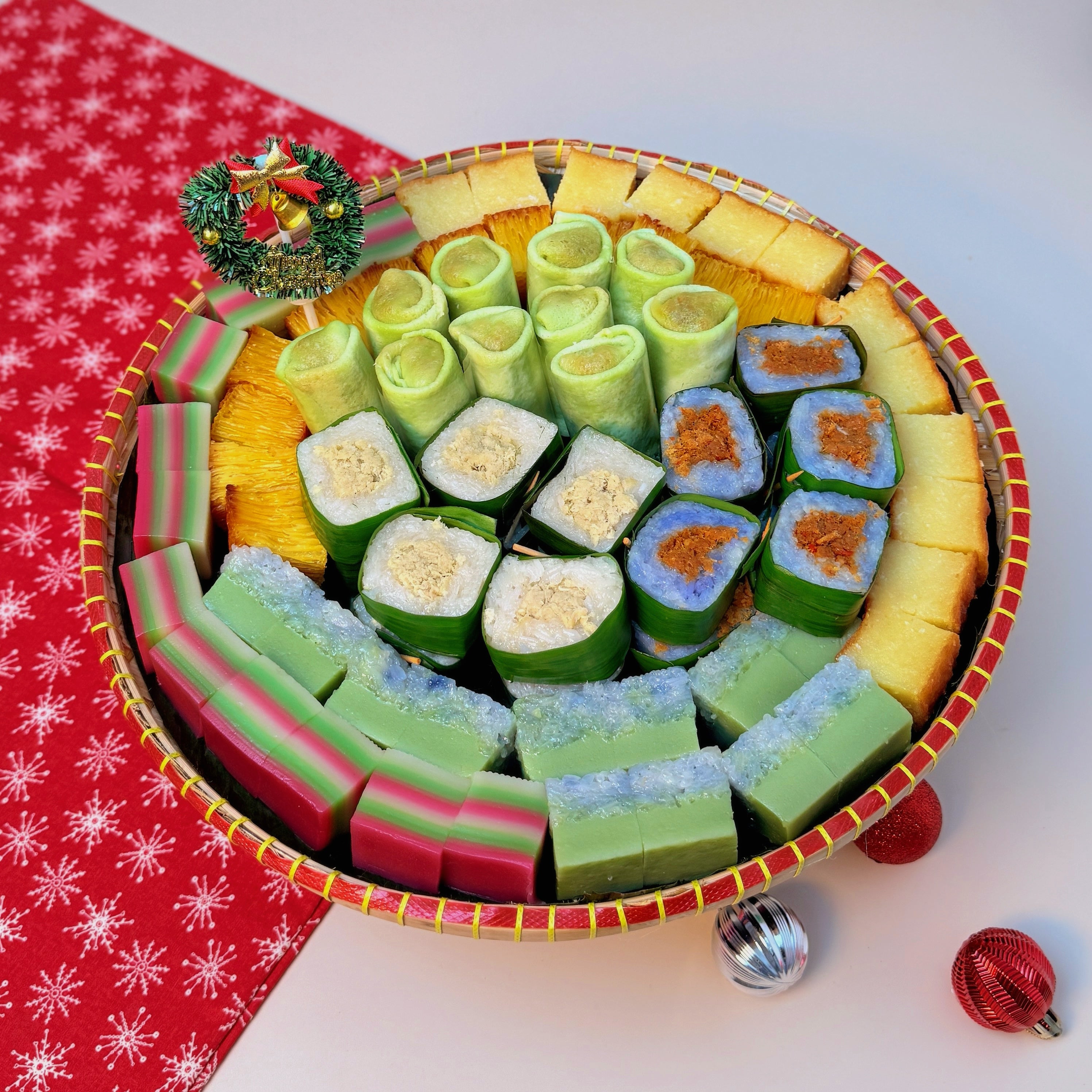 **Bite-size Kueh Bamboo Platter (78 pcs Christmas Edition)