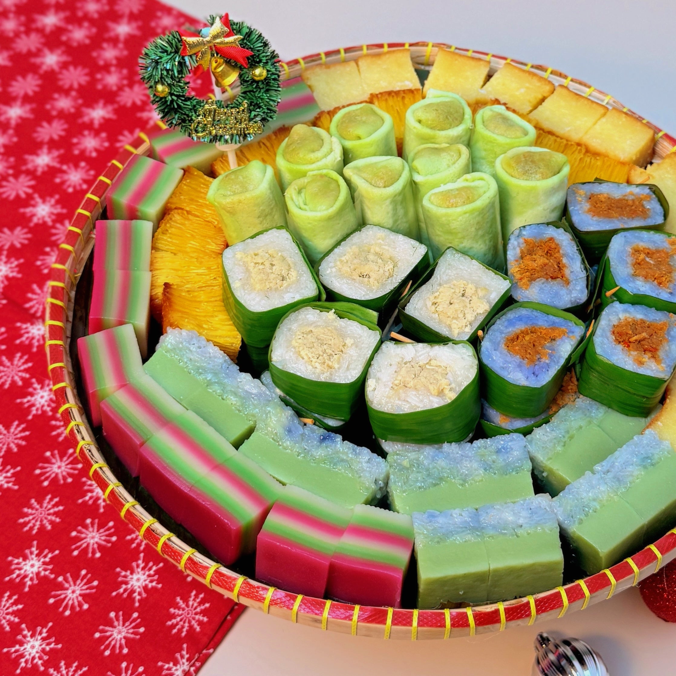 **Bite-size Kueh Bamboo Platter (78 pcs Christmas Edition)